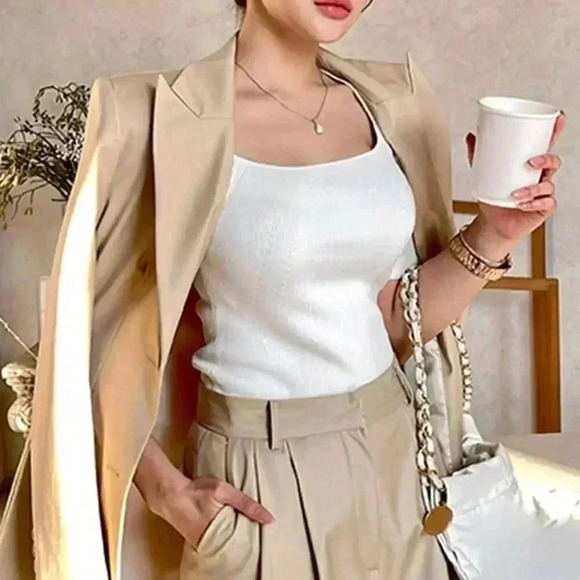 White Casual Women's Tight-Fitting Deformed Square Neck Knitted Top - Picture 7 of 10